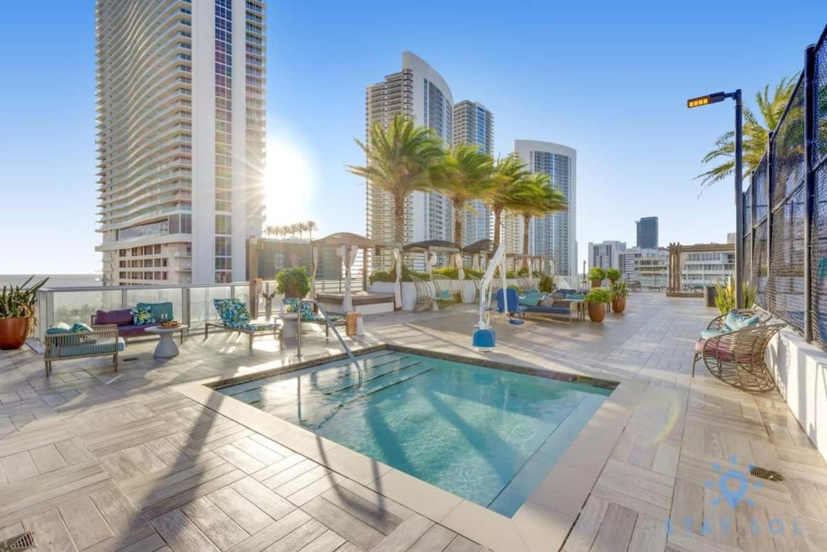 ハリウッドCoastal Relaxation - Parking Included - Amazing Poolsアパートメント エクステリア 写真